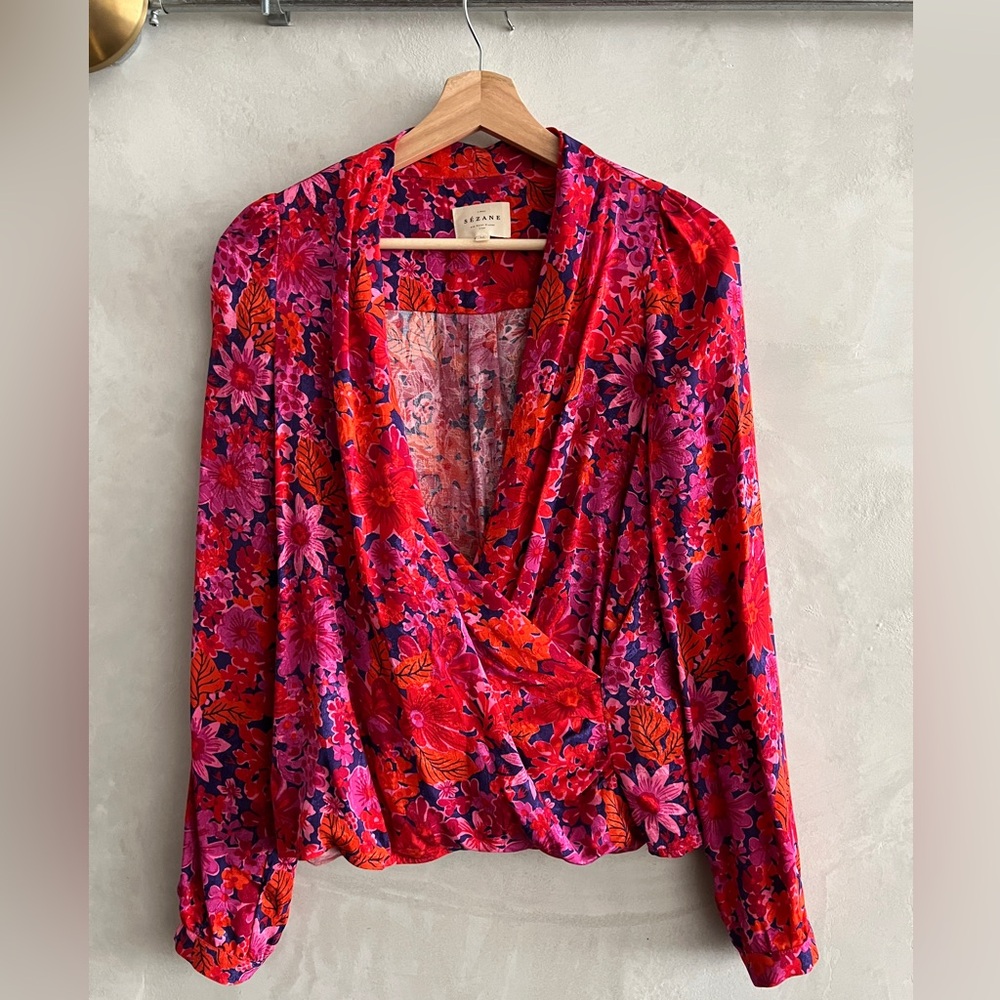 Sezane ABÉLIA BLOUSE. Last picture is from the website of the blouse styled.